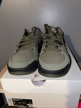 Nike Olive Green and Black Low-Top Skate Sneakers